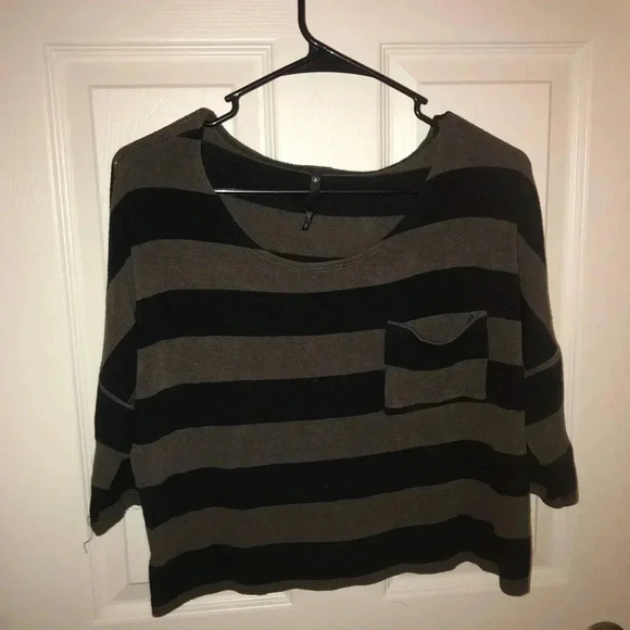 Striped crop sweater - Picture 1 of 4
